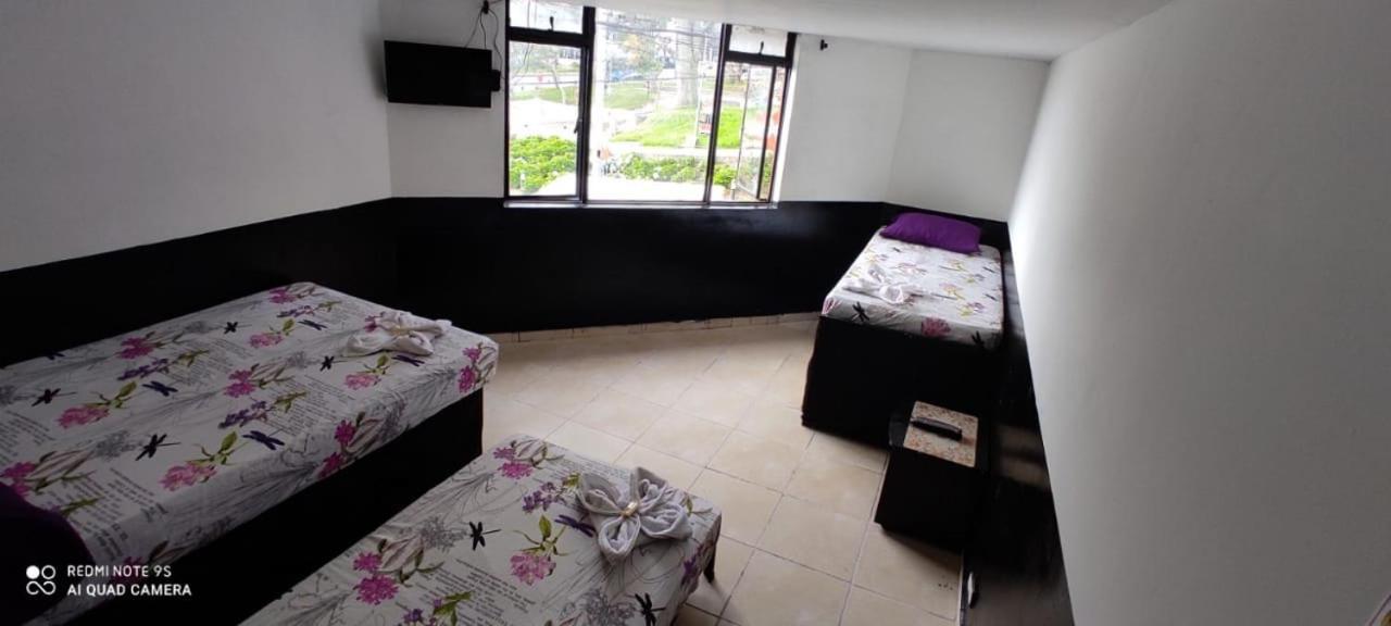 El Amanercer Parque Del Agua Residencia Muy Central Manizales Exterior photo